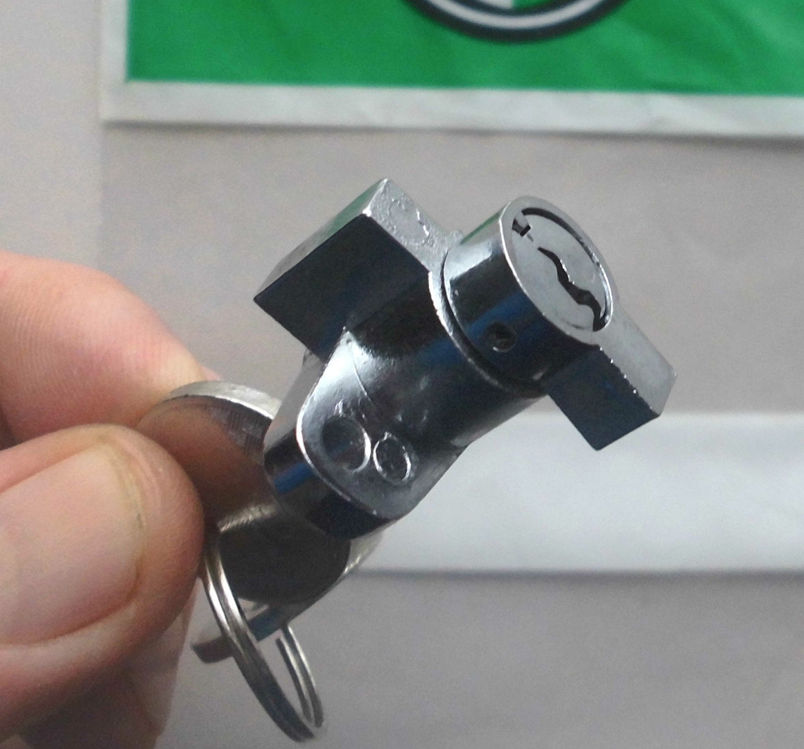 VZ Mofa Moped Key Lock MS Werkzeugkasten Schloß für Puch MV VS 